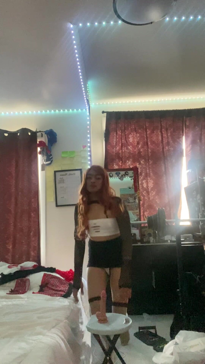 FemBoyAmi: オフィスのホットなフェムボーイ・インディアン