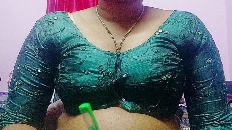 Desi Mohini: 계부와 하드코어 섹스하는 인도 바비