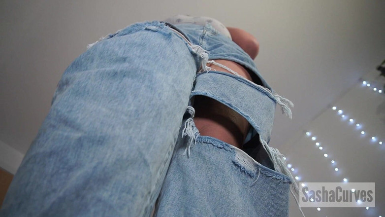 Sasha Curves: Играю с моими крошечными соседками по комнате