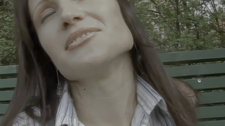 My real dirty life: Regizorul o ia în parc și o duce acasă pentru a o...