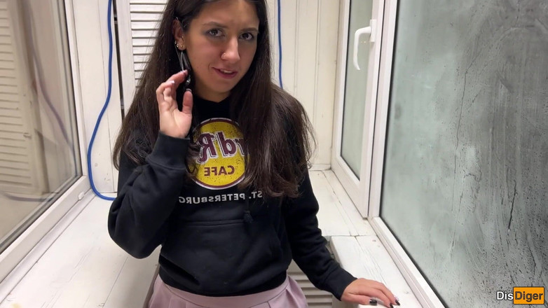 Dis Diger: Una linda chica en una fiesta sugerió sexo en el...