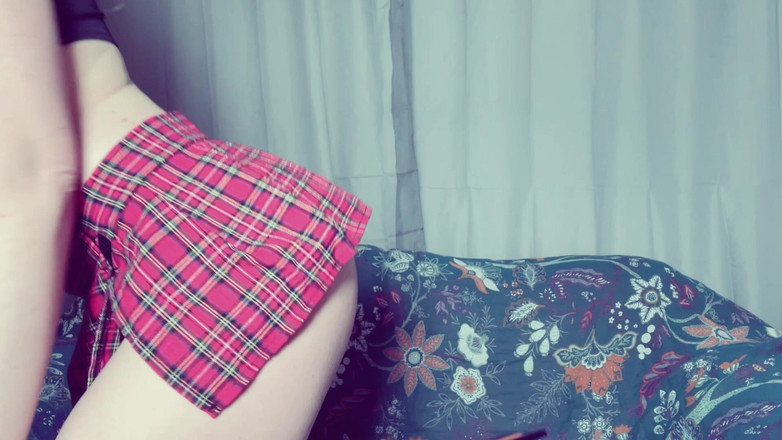 Bunnie Stevens: College-mädchen selbst-spanking und orgasmus