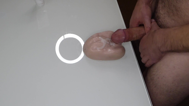 Cums so yummy: 操了成人玩具后的大量射精