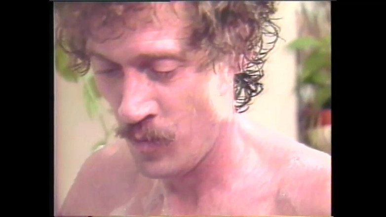 Vintage Usa: Sexy vollbusige MILF mit behaarter muschi in der Wanne mit...