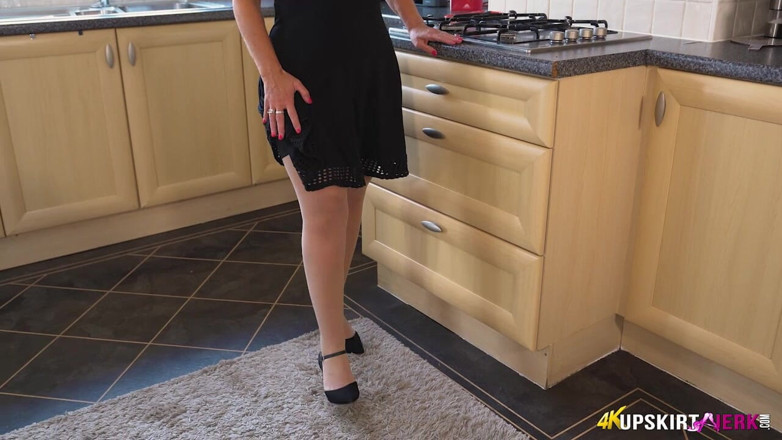 SkirtJerk: Beau Diamonds - Distracting the Handyman