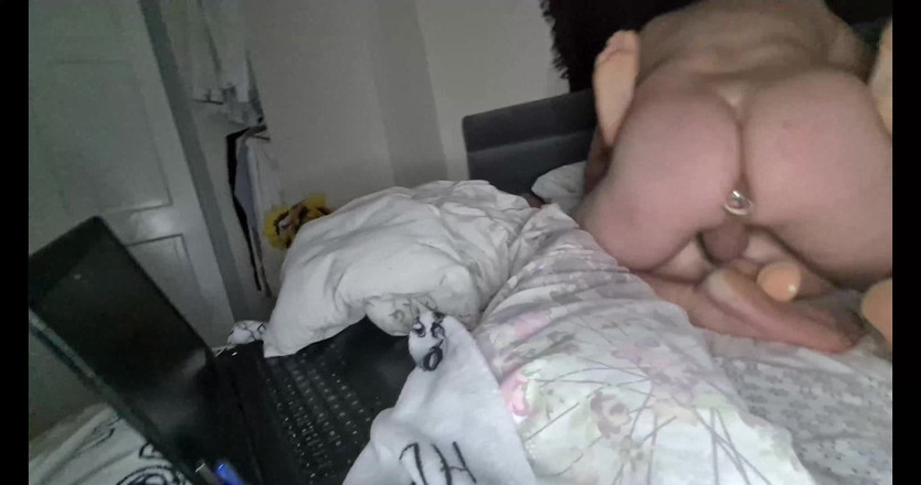 Anal Fetish Couple: Büyük bir dildo ve kocasının penisi sıkı vajinasının içinde