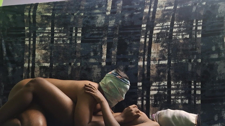 Kristy Mia: Hemligt sex med fästmans vän 3 (Nanban Manaivi Pundai Virithal)