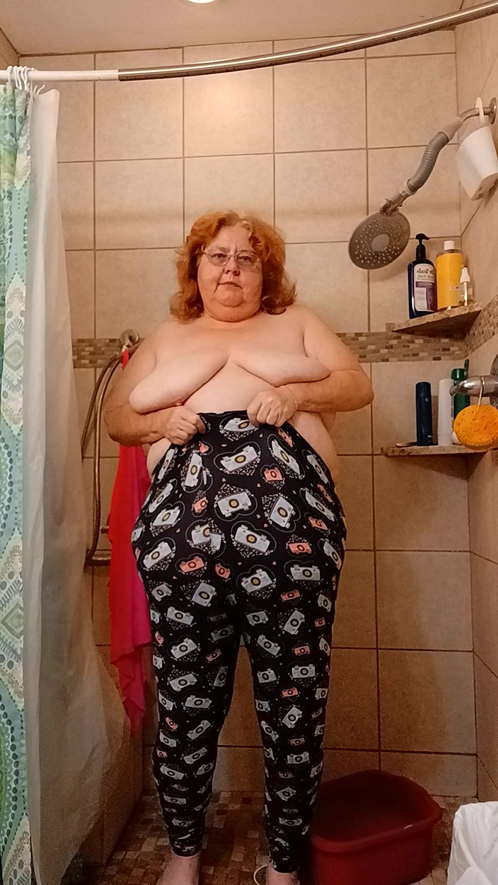 BBW nurse Vicki adventures with friends: Sakra, čůrala jsem si kalhoty, víte?