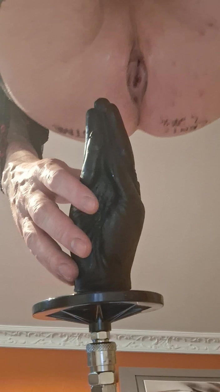 sadiacrossdresser: Fuck Machine