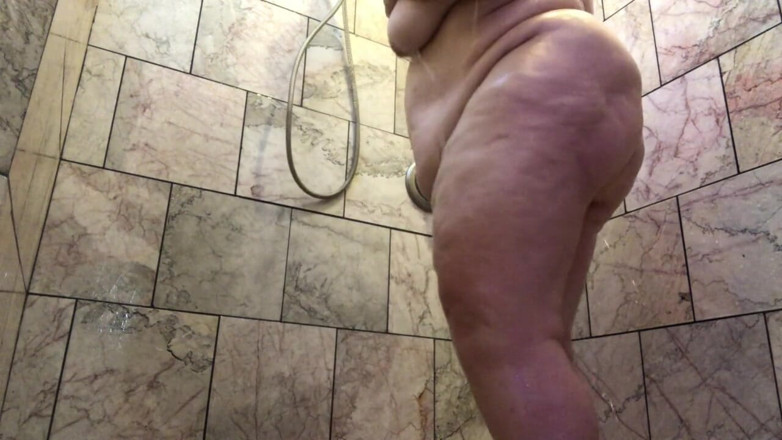 Thumper-n-Daisy: Homemade - Amateur couple has playful shower sex with mature BBW -...
