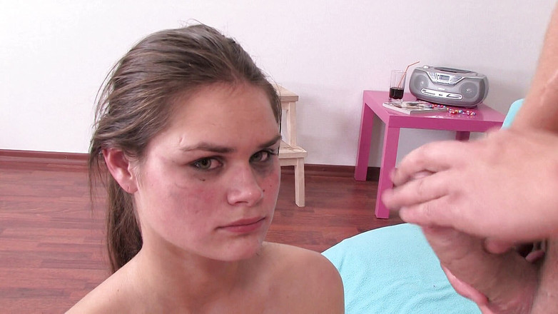 Ass Teen Mouth: Pequenininha cavalgando pau com sua bunda