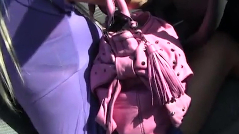 Get Your Fix: Si blonde memutuskan untuk berseronok dengan batang lubang gemilang