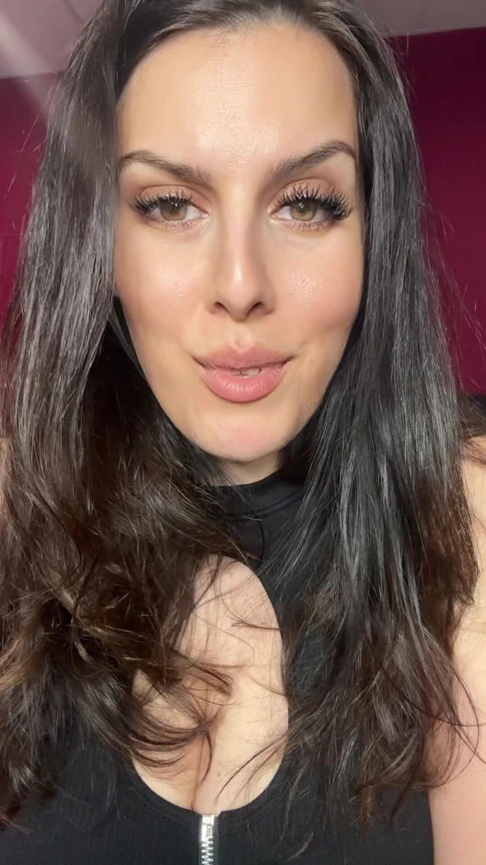 Young_strawberry: Naughty MILF Beggs for Sperm and Play with It