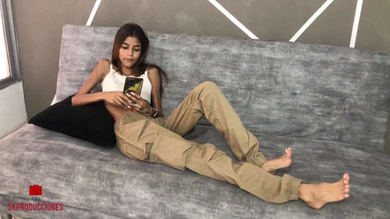 TUflacasex: मैं चुदाई की बहुत इच्छा के साथ सुपर उत्साहित पढ़ाई से घर आता हूं और मैं सुपर लंड चाहते हुए खुद को चोदता हूं