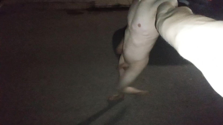 Dan Eagle: Fast erwischt beim nackten gehen im freien