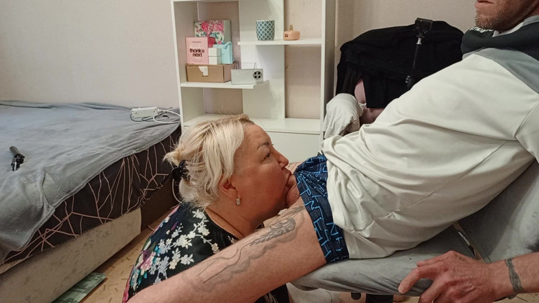 Zona901: Buurvrouw geeft pijpbeurt om genoeg sperma te krijgen