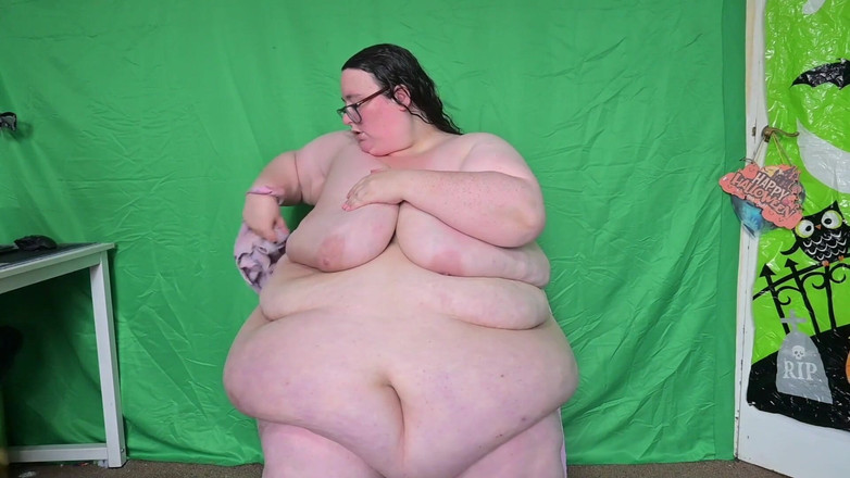 SSBBWLadyBrads: SSBBW シャワー後のタオルを使った脂肪の体乾き パート1