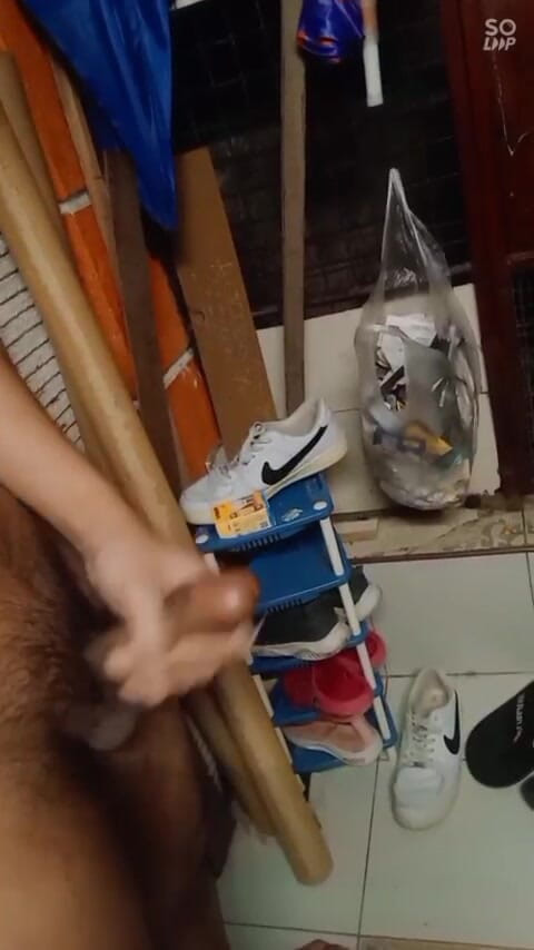 Rent A Gay Productions: 야외에서 자위하는 아시아 트윈크 소년