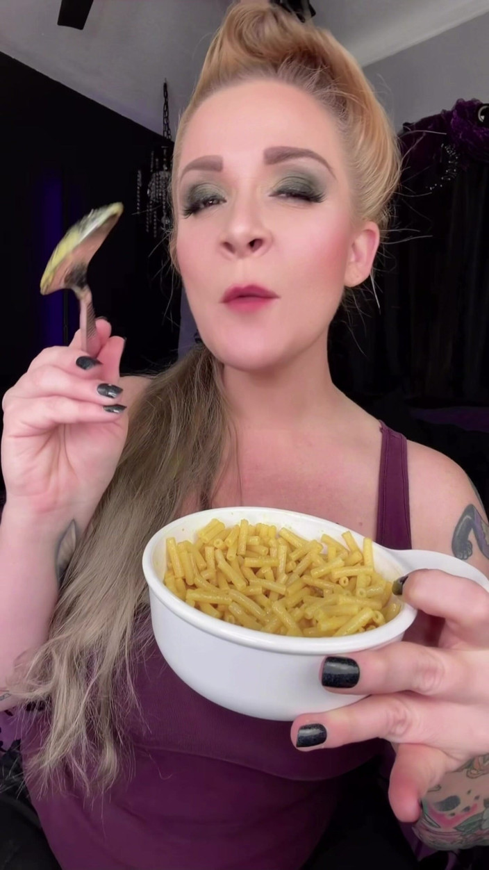 Miss Whitney Morgan: Foodie Fetish venerdì a tarda notte