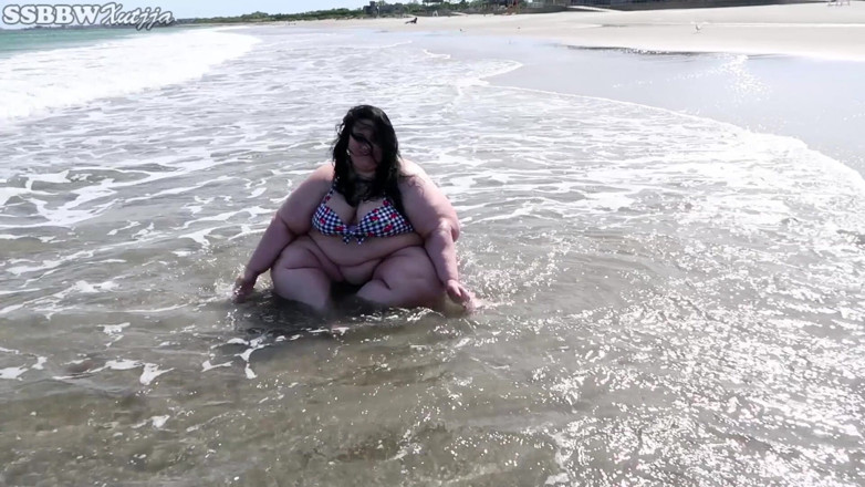 Xutjja: Publicly Fat at the Beach
