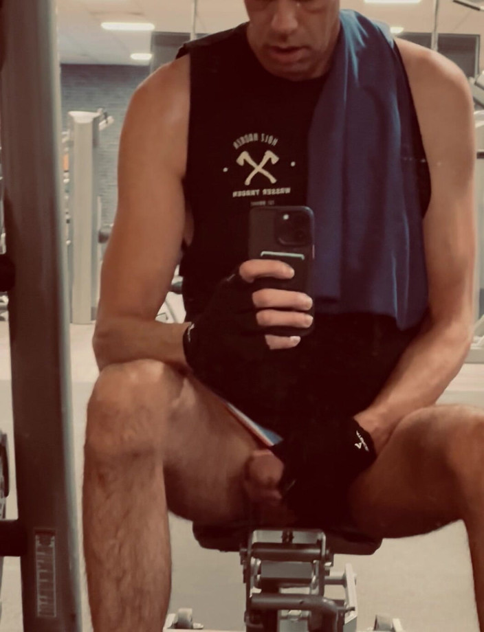 Bryanandboy: ジムで射精