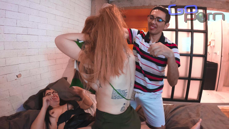 Go porn!: 여자친구가 친구의 '엉덩이'를 크리스마스 선물로 줬는데, 두 엉덩이가 함께 나를 사정시키니 정말 좋았어요