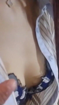 Rino-chan zieht sich aus