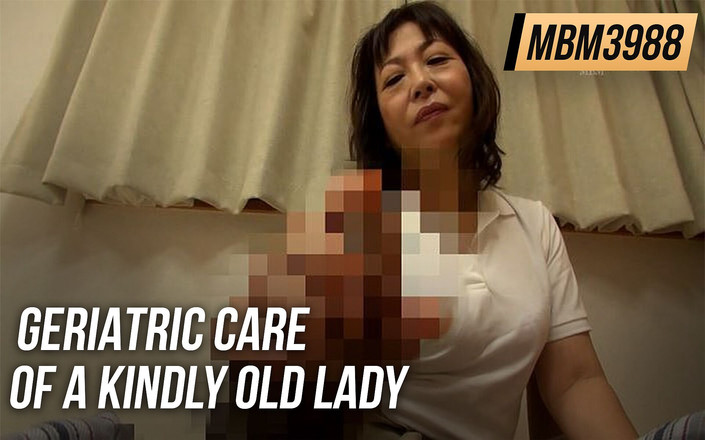 MBM3988: Geriatrická péče laskavě staré pečovatelky, která je snadno smetna.