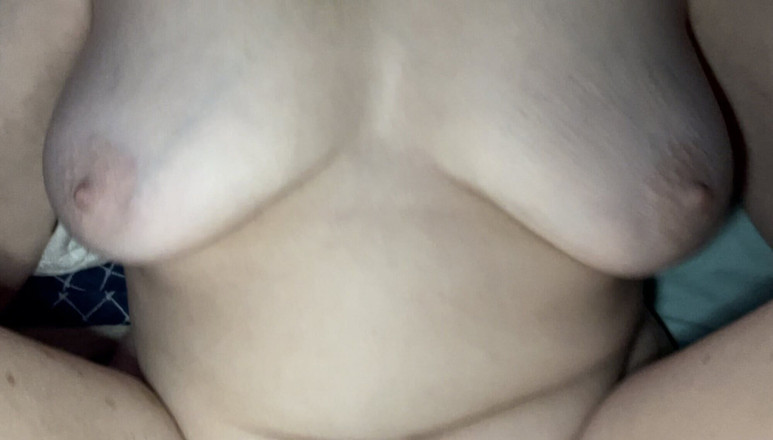 HungOutWet: Gorąca para wzajemna masturbuje się i ostro jebanie