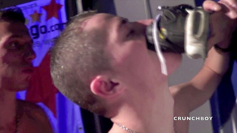 Sneaker gay: Fabien se fait baiser en basket par la super dominatrice