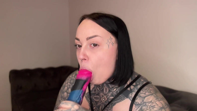 Miss Valentina: 私と一緒にペニスをしゃぶって