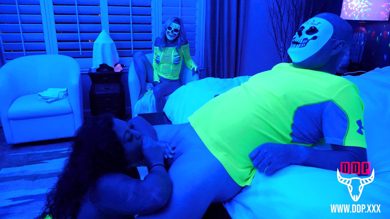 Dirty Desert Productions: 포르노 스타로 남편을 놀라게 하는 발정난 마누라