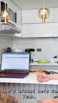 En İyi Arkadaşımın Büyük Üvey Annesiyle Video Oyunları Oynarken Sikiyorum - Naty Delgado