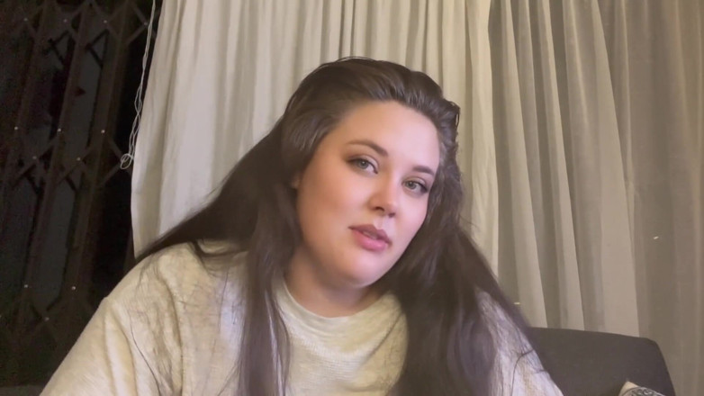 Aliceqii: 胖美女在假期自慰直到颤抖的高潮