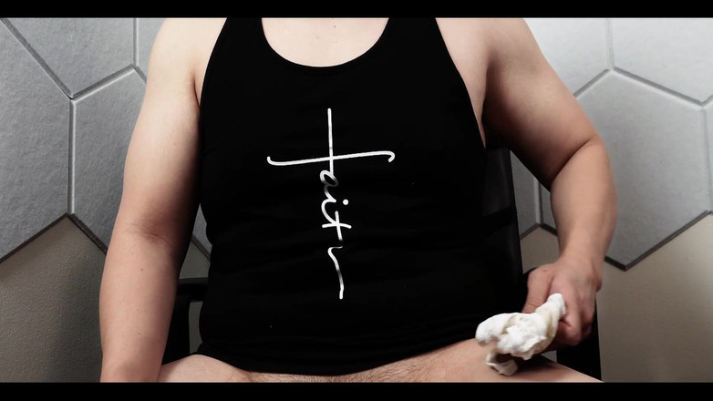 UnderXiaoQiang: 白色绑丁字裤射精请求