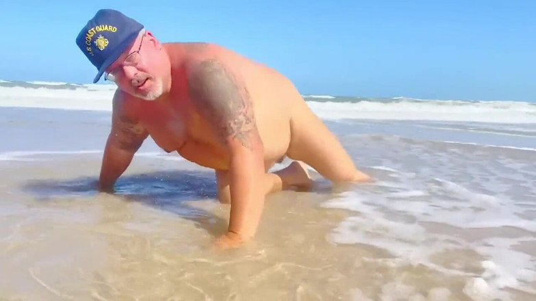 Hand-Free-Daddy-Chub: Veteran lurus tua ini di pantai bogel benarkan saya video...