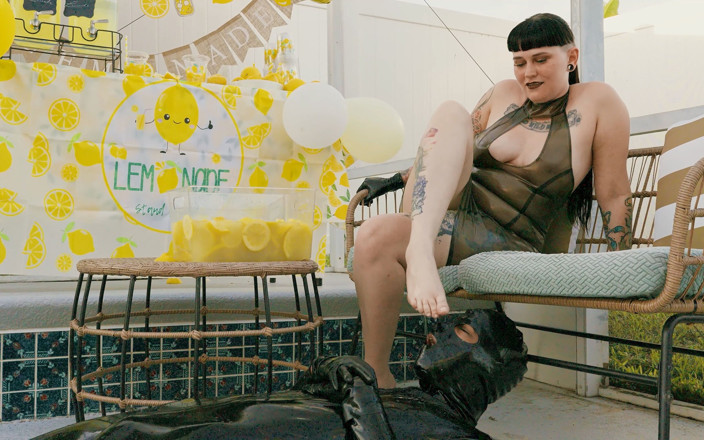 Domina X Films: Спрагла краля має фут фетиш, втамований ms nacke