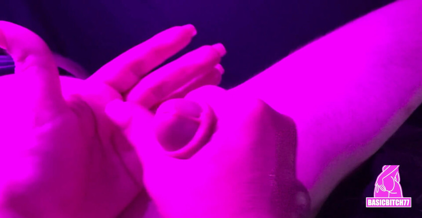 Basicbitch77: Paja con enorme carga de esperma