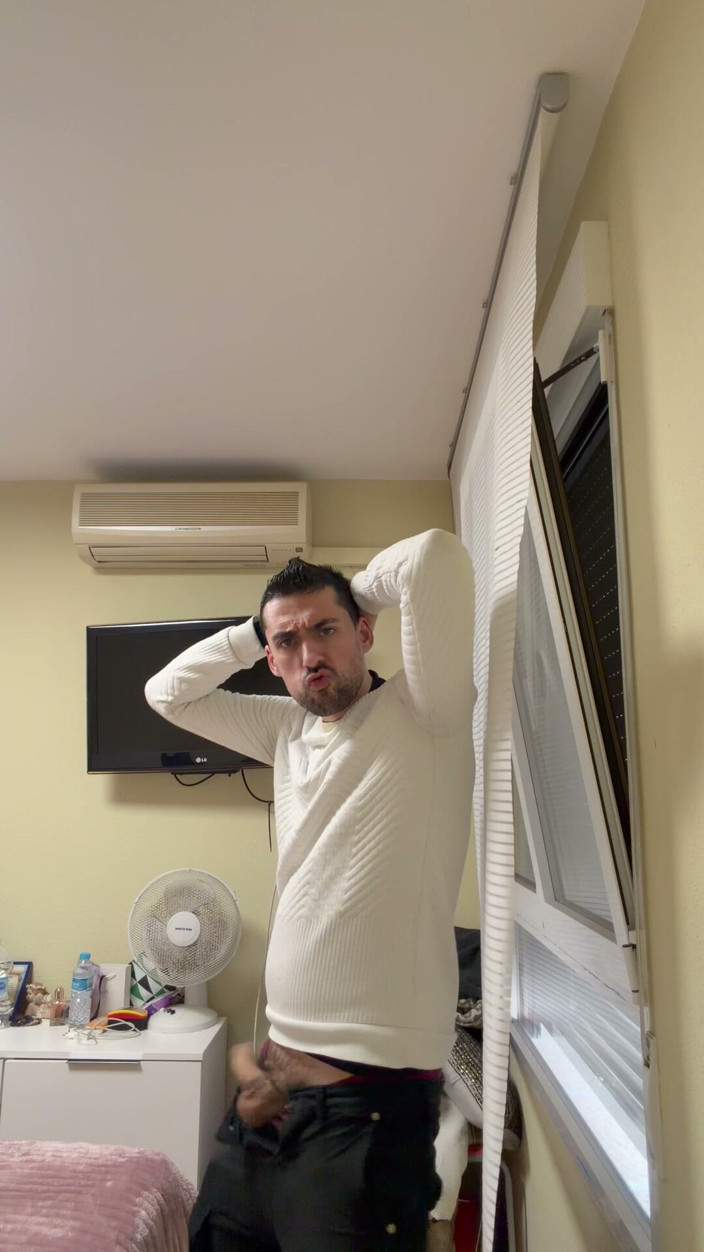 Liam Harding: Hot Stepdaddy Showing off Big Cock