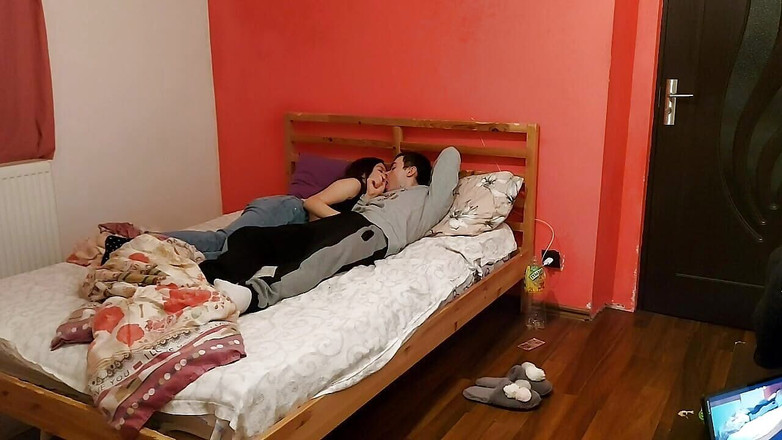 Alex and Luiza: 美丽的爱情制作，两个情侣深夜在酒店房间