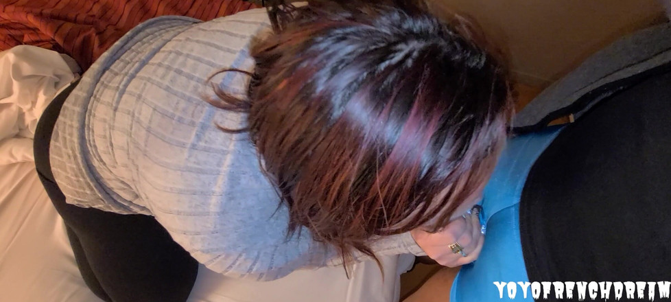 YoyoFrenchDreamPOV: वह मुझे अपने होटल के कमरे में मेरा टेलीवर्किंग डे करने के लिए पेश करता है भाग 2
