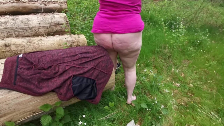 Bouncy Tits Action: تعرّي وافردي رجليكِ لعقاب المهبل