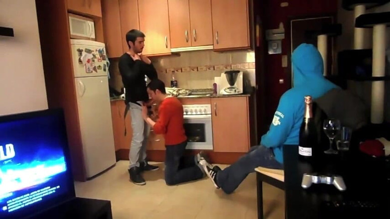 Robyn 3Some: 義理の兄がセックスするのを見ている