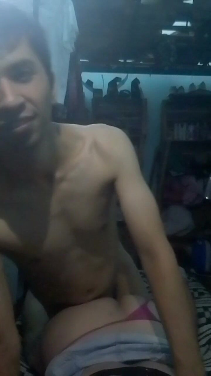 Fitcure1: Podciągnęłem spódnicę Jeana i pieprzyliśmy się