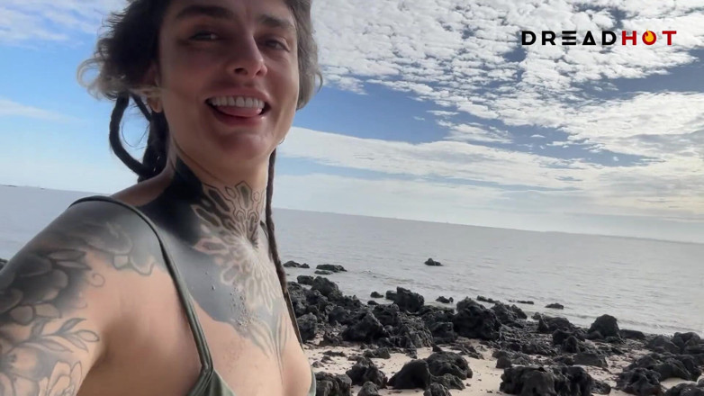 Dread Hot: I Made a Very Tasty Squirt on a Deserted and...