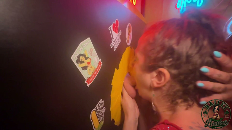 Sharedwife90: La gaura din zid - gloryhole, seria 3.1