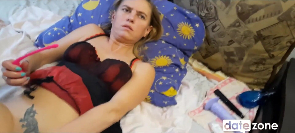 Datezone: Amateur in white stockings loves to masturbate