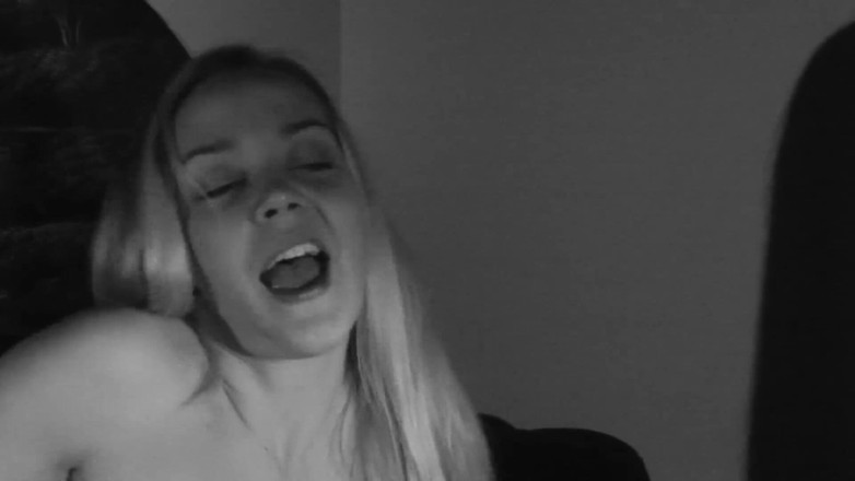 Toy Sluts: Blonde beauty controlling orgasm