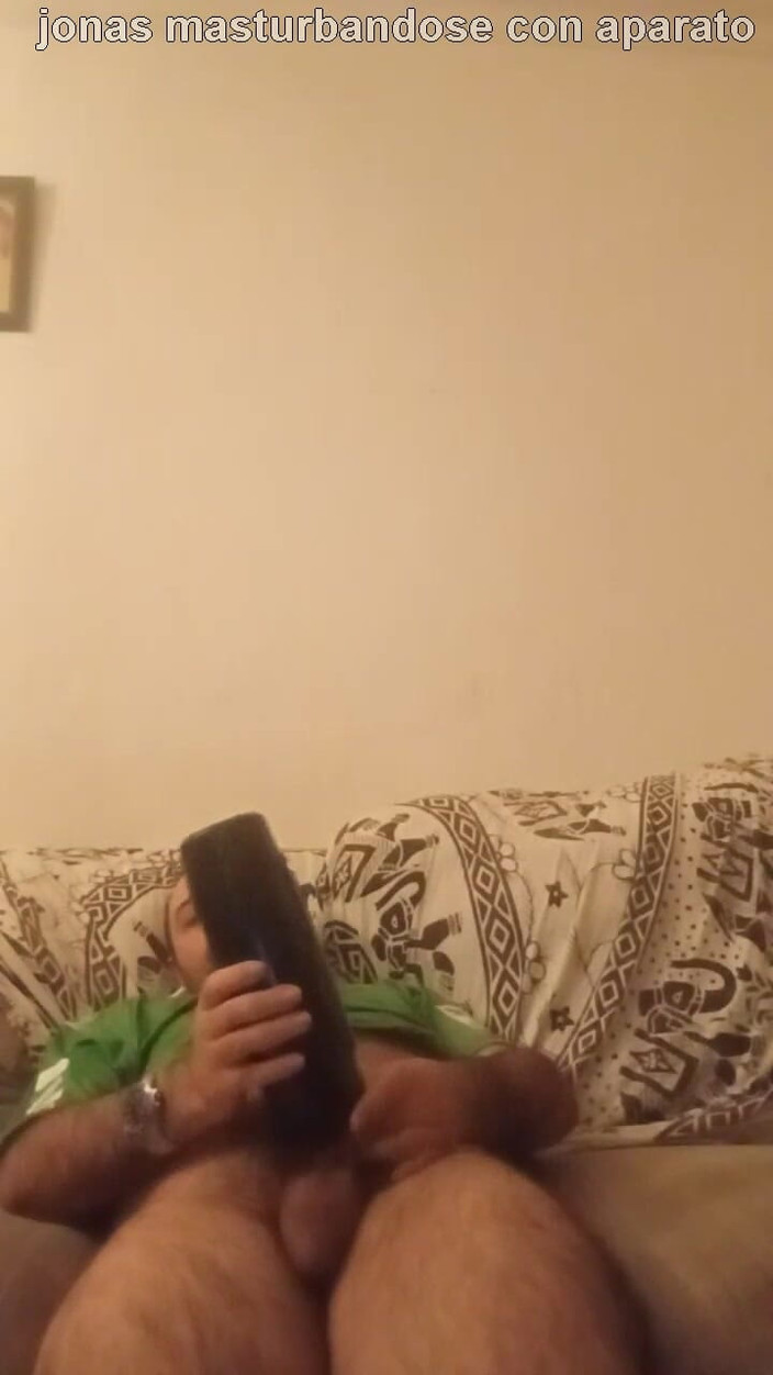 jonasxulo: Jonas che si masturba con un bribrador