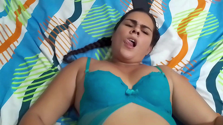 Kanu Eel: Sexy nevlastní máma v spodním prádle mi dovolí si hrát...